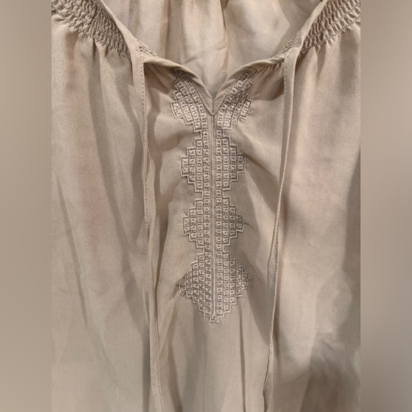 Old Navy tan blouse, size small petite - Picture 4 of 4
